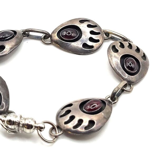 Sterling Silver Bear Claw Shadow Box Vintage Bracelet Navajo Garnet 7.5in